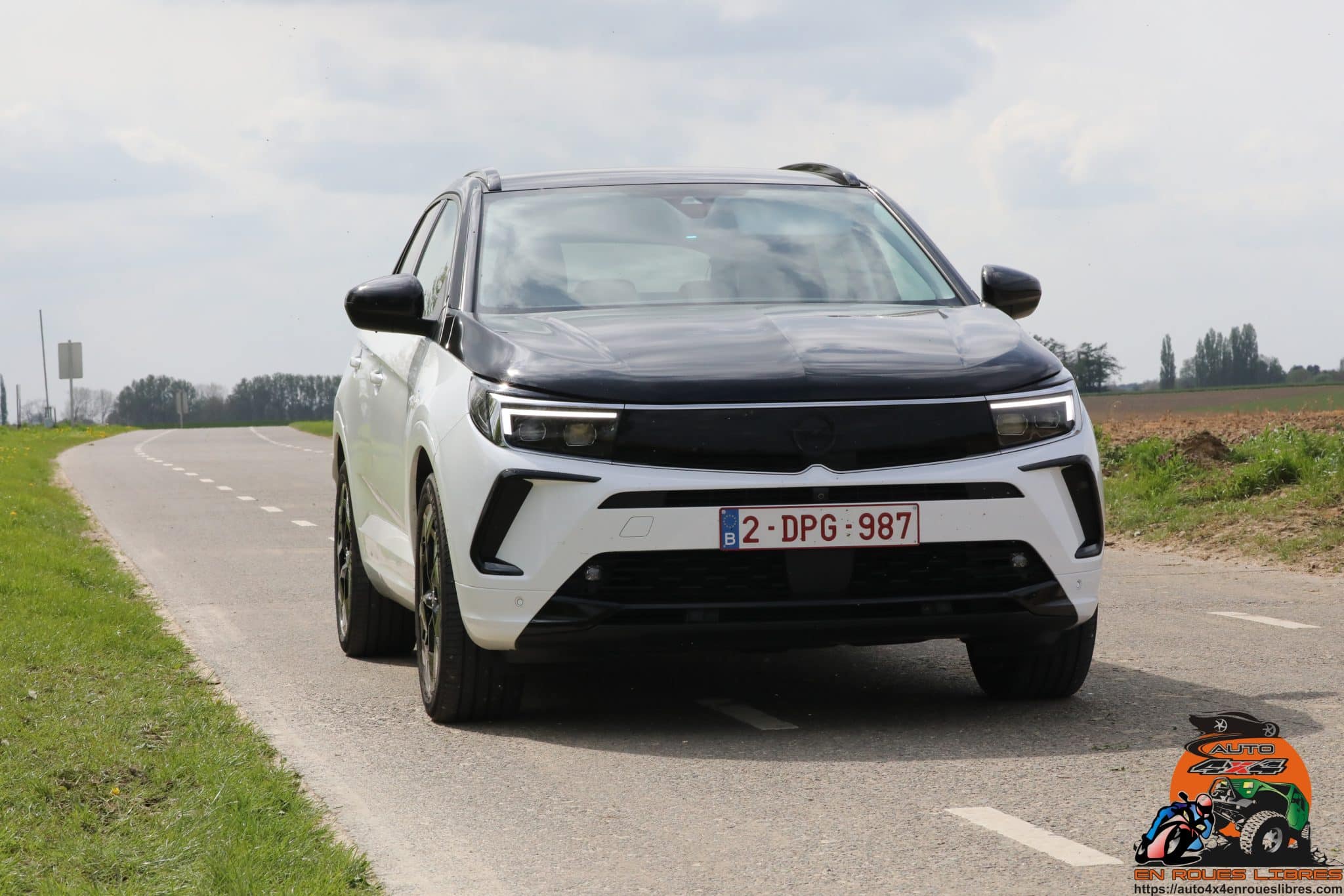 L’OPEL GRANDLAND GSe 4×4 de 300 ch est un HYBRID PLUG-IN