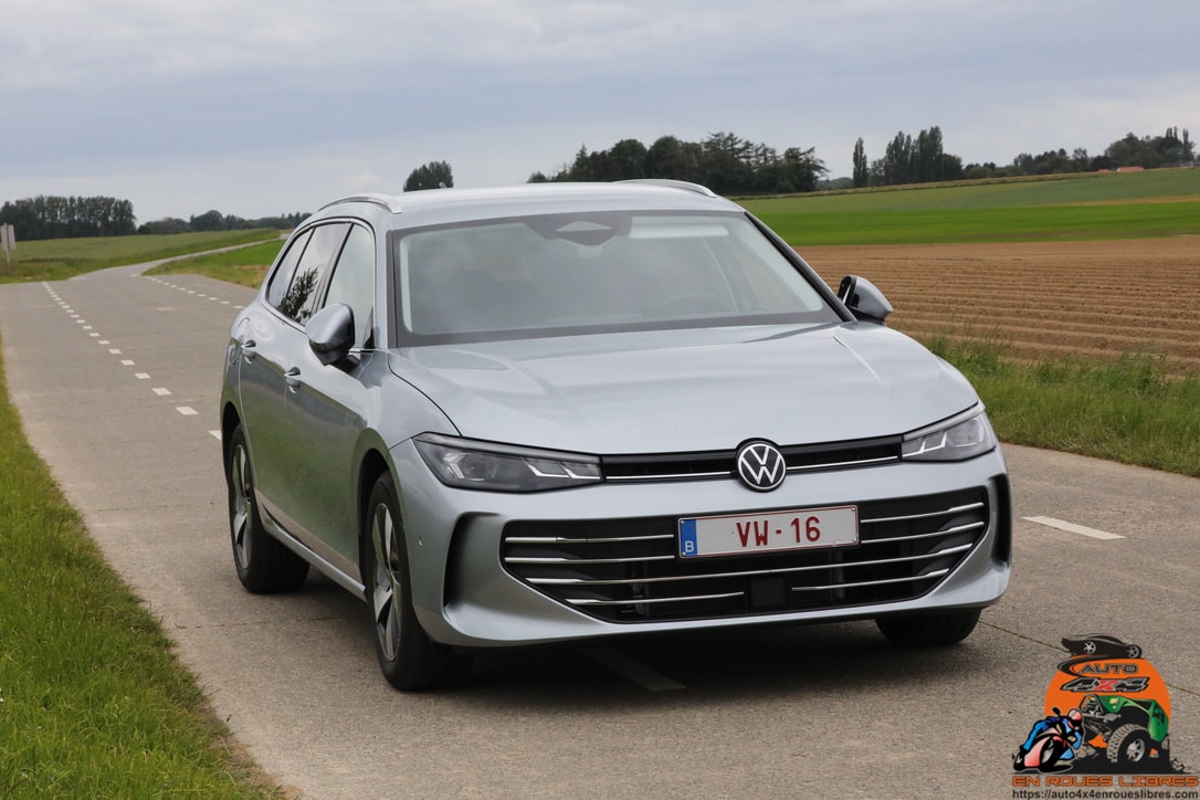 LA VOLKSWAGEN PASSAT VARIANT 1,5 eTSI 150 ch DSG7 Style Business