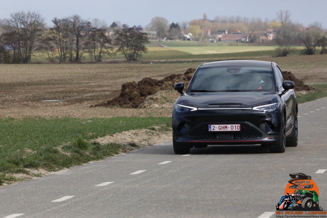 UN PETIT SUV DYNAMIQUE TRES SEDUISANT : LA SMART  3 BRABUS !