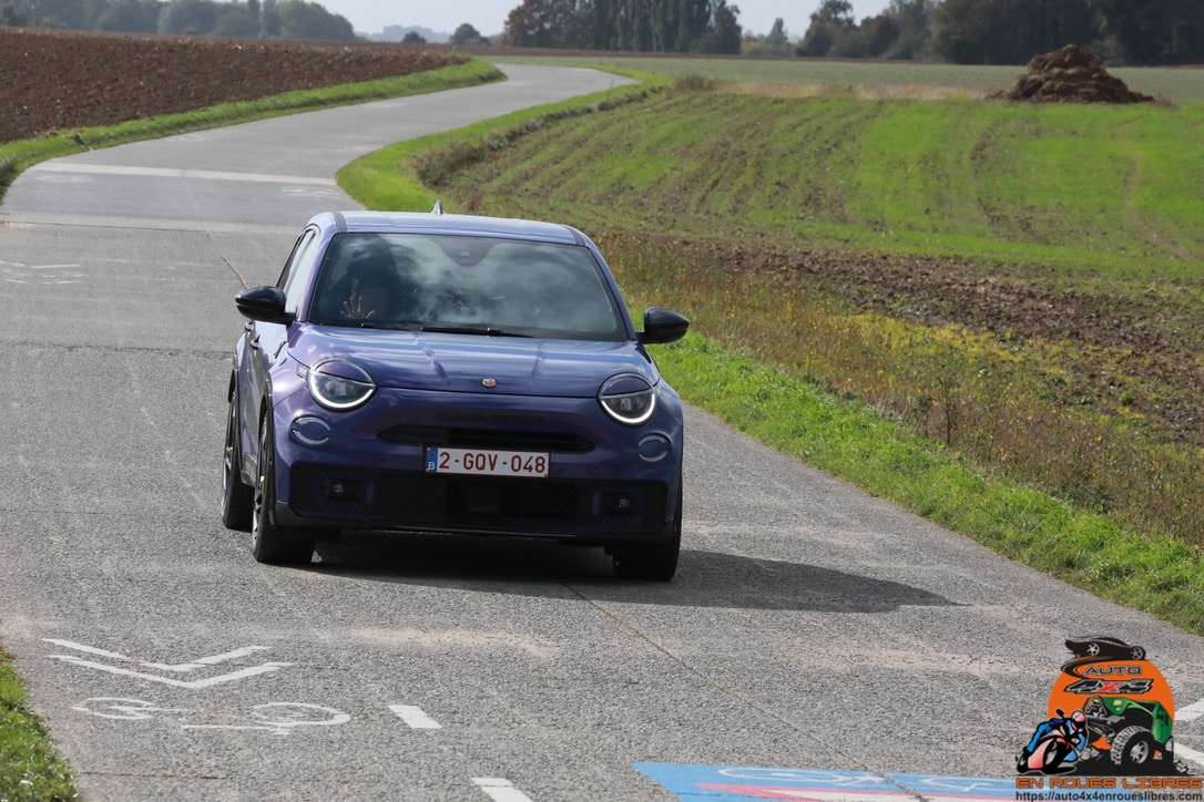 UNE SUPERBE PETITE SPORTIVE ELECTRIQUE : L’ABARTH 600eSCORPIONISSIMA :