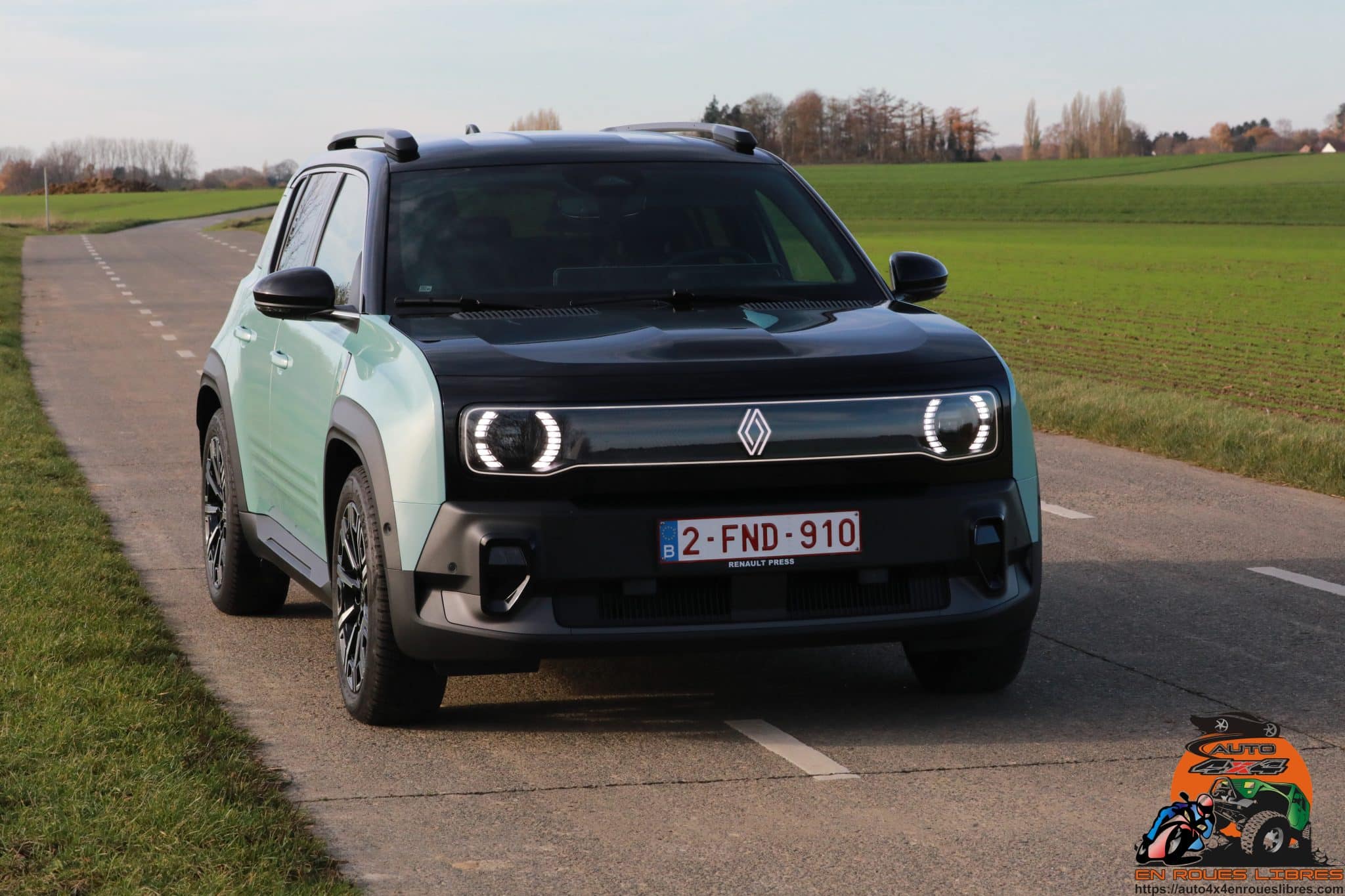 LA RENAULT 4 E-Tech 100% électrique de 150 ch : UNE SECONDE JEUNESSE POUR LA PETITE COMPACTE POLYVALENTE ?