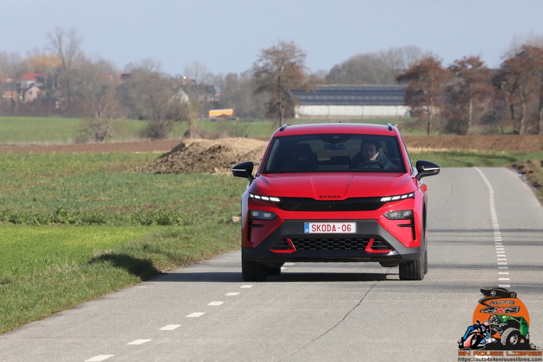 LE SKODA ELROQ , LE PETIT SUV COMPACT DE SKODA A MIS SA TENUE DE SPORT et SE PRESENTE EN VERSION RS !